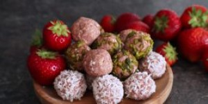 Beitragsbild des Blogbeitrags Energy Balls mit Erdbeeren 