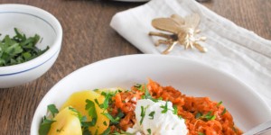Beitragsbild des Blogbeitrags Ein etwas anderer Frühlingsbeginn & dringend benötigtes Soul Food – Veganes Szegediner Gulasch