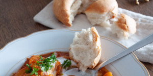 Beitragsbild des Blogbeitrags Erdäpfelgulasch, mein veganes Grundrezept… oder auch Soulfood auf österreichisch