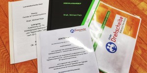 Beitragsbild des Blogbeitrags mit „ausgezeichnet“ zertifizierter Tagesvater – Kindergruppenbetreuer – Kindergartenassistent nach §4 #WTBVO2016