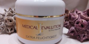 Beitragsbild des Blogbeitrags Die Extra Portion Feuchtigkeit von Schönheitsmedizinerin Eva Wegrostek