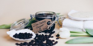 Beitragsbild des Blogbeitrags DC BEAUTY: GIVE YOUR SKIN A COFFEE BREAK 