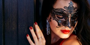 Beitragsbild des Blogbeitrags EYES WIDE SHUT – GOLDEN MASQUERADE