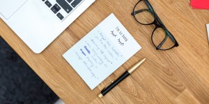 Beitragsbild des Blogbeitrags Wie ich auch an Home Office-Tagen produktiv bleibe und welche Playlist dabei läuft.