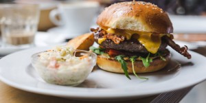 Beitragsbild des Blogbeitrags Budapest: Frühstück, Kaffee und Burger zum Verlieben