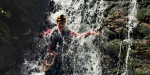 Beitragsbild des Blogbeitrags Sommer in Österreich: Canyoning, nichts für schwache Nerven | Ich, Tussi im Neopren 