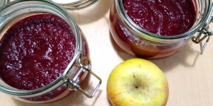 Beitragsbild des Blogbeitrags Äpfeln, Birnen, rote Beete und einem Fleckerlteppich im Gesicht: Rezepte #cleanfood fürs Büro 