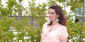 Beitragsbild des Blogbeitrags [Das perfekte Date – Outfit] / Verspielter Look 