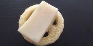 Beitragsbild des Blogbeitrags Haarige Angelegenheit: Haarseife statt Flüssigshampoo