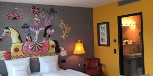 Beitragsbild des Blogbeitrags Willkommen im Zirkus: 25hours Hotel Wien beim Museumsquartier
