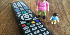 Beitragsbild des Blogbeitrags #fragmama: Müssen Kinder wirklich fernsehen? 