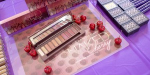 Beitragsbild des Blogbeitrags Urban Decay Naked Cherry Palette  Night Make-up Tutorial 