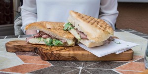 Beitragsbild des Blogbeitrags Piccolo Mondo – Salzburgs erste Panini-Bar 