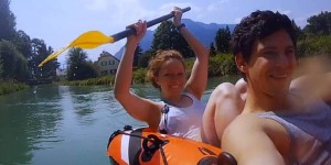 Beitragsbild des Blogbeitrags Mit dem Schlauchboot unterwegs am Almkanal