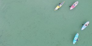 Beitragsbild des Blogbeitrags [Werbung] Stand Up Paddling am Mattsee 