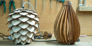 Beitragsbild des Blogbeitrags Kairoz: Eine junge Salzburgerin baut wunderschöne Lampen aus Holz 