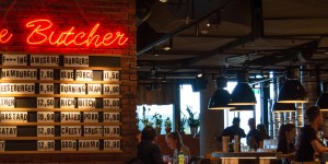 Beitragsbild des Blogbeitrags Glorious Bastards: Pizza, Steaks und Bier im EUROPARK