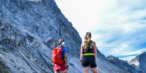 Beitragsbild des Blogbeitrags Trailrunning für Anfänger: Die besten Tipps von den Berghasen 