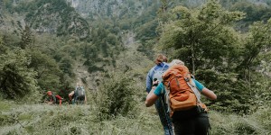 Beitragsbild des Blogbeitrags [Werbung] Höhlenabenteuer und Adrenalin pur: Wir haben den Untersberg überquert 