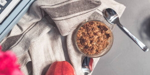 Beitragsbild des Blogbeitrags Rezept: Apfel Crumble – schnell und einfach