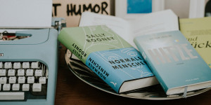 Beitragsbild des Blogbeitrags 10 Bücher, die ihr 2021 lesen solltet