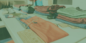 Beitragsbild des Blogbeitrags Nachhaltige Kindersachen shoppen: Hier werdet ihr fündig