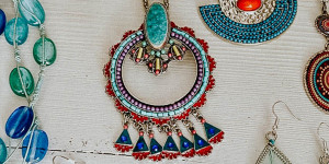 Beitragsbild des Blogbeitrags SEHA: Fescher Second Hand-Schmuck aus Salzburg