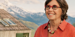 Beitragsbild des Blogbeitrags [Werbung] Leben am „Leiwandhof“: Wieso die Visionärin Renée Schroeder nach Abtenau zog 