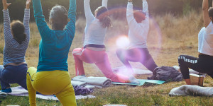 Beitragsbild des Blogbeitrags Flows im Freien: Outdoor-Yoga in Salzburg 