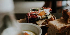 Beitragsbild des Blogbeitrags Ziemlich neu in Salzburg: Levantinisch essen im Furo