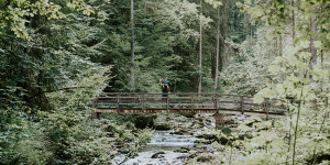 Beitragsbild des Blogbeitrags [Werbung] Entzückende Familienwanderung durch den Mühlenrundweg im Lammertal 