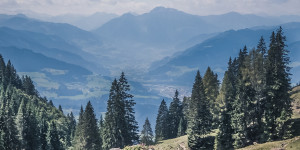 Beitragsbild des Blogbeitrags [WERBUNG] Stadtflucht: Bergtour mit Übernachtung auf der Heinrich-Hackel-Hütte 