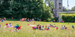 Beitragsbild des Blogbeitrags [Werbung] Mini-Abenteuer im Spätsommer: Picknicken am Mönchsberg 