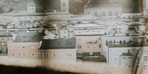 Beitragsbild des Blogbeitrags Warum sind eigentlich alle Häuser in der Altstadt so pastellig?