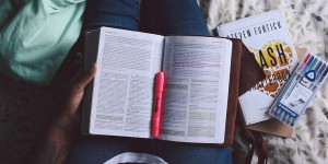 Beitragsbild des Blogbeitrags Wie du die Prüfungszeit überlebst