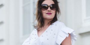 Beitragsbild des Blogbeitrags All White || Kleid mit Sneakers