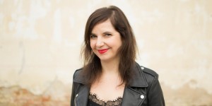 Beitragsbild des Blogbeitrags Lederjacke im Bikerstil & Florale Muster