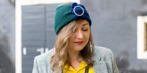 Beitragsbild des Blogbeitrags Pantone Lemon Verbena zum Powersuit mit silbernen Boots