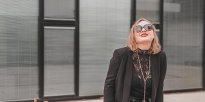 Beitragsbild des Blogbeitrags Elegantes Outfit für die Feiertage | All Black Look Stylingtipps