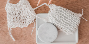 Beitragsbild des Blogbeitrags Nachhaltige Seifensäckchen stricken