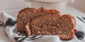 Beitragsbild des Blogbeitrags Einfaches veganes Dinkelvollkornbrot backen
