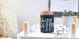 Beitragsbild des Blogbeitrags Upcycled coffee tins.