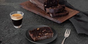 Beitragsbild des Blogbeitrags zucchini chocolate hazelnut brownie 