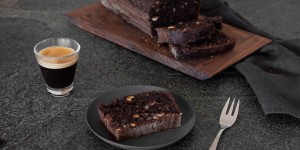 Beitragsbild des Blogbeitrags zucchini chocolate hazelnut brownie