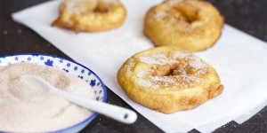 Beitragsbild des Blogbeitrags Delicious apple donuts recipe.