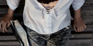 Beitragsbild des Blogbeitrags Refashion: DIY lace up blouse. 