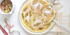 Beitragsbild des Blogbeitrags Rhubarb semolina pancake. 