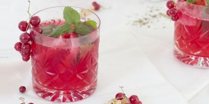 Beitragsbild des Blogbeitrags Currant mate ice tea.