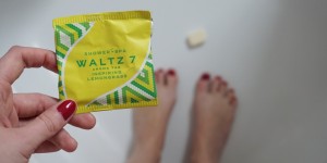 Beitragsbild des Blogbeitrags Einzigartiges Duscherlebnis mit WALTZ 7 – Aroma Duschtabs