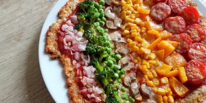 Beitragsbild des Blogbeitrags Rezept: Vegetarische Regenbogen Pizza 